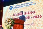 PGS.TS Nguyễn Văn Hiền gửi gắm sinh viên thông điệp về trí tuệ và học tập trong ngày khai giảng