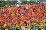 Hình ảnh đẹp của cổ động viên FLC Thanh Hóa trên sân Gò Đậu