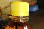 Người tiêu dùng quá dễ dãi với chai trà C2 chứa 5 con ruồi?