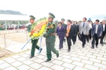 Đoàn công tác Quốc hội viếng mộ cố Đại tướng Võ Nguyên Giáp 