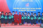 Trường Đại học Hải Dương trao bằng tốt nghiệp cho 13 thạc sĩ và 352 sinh viên