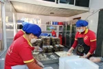 Đầu tư hàng tỷ đồng xây dựng bếp ăn bán trú rồi doanh nghiệp được "tận dụng"