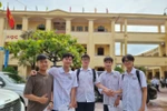 Thí sinh Hải Phòng chúc nhau làm tốt bài thi môn Ngữ văn