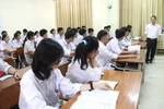 Nở rộ kỳ thi riêng khiến thí sinh vừa áp lực ôn tập vừa phát sinh nhiều chi phí
