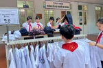 “Siêu thị 0 đồng - Chia sẻ yêu thương" tại trường tiểu học giữa Thủ đô