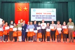 Sôi nổi phong trào “Vì người nghèo”, tặng thẻ BHYT của BHXH thành phố Hải Phòng