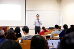 Lương thấp, nhiều giảng viên kiêm buôn bán bất động sản, bán hàng online