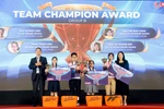 Thí sinh iSMART English Champion 2025 tranh tài nêu quan điểm về vấn đề xã hội