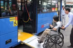 Đưa vào sử dụng xe buýt cho người khuyết tật
