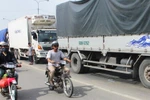 Mất lái, 3 ô tô "dính" vào nhau trên QL 1A 