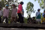 Đường bê tông nổi lại “chìm”: Không phải do động đất 
