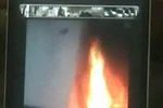 Clip: Bé 11 tuổi làm ổ điện cháy đùng đùng 