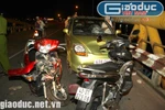 Đà Nẵng: Xế hộp tông nát 3 xe gắn máy, cầu Nguyễn Văn Trỗi hỗn loạn