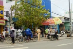Clip: Va chạm xe, đánh hội đồng tài xế, văng tục với đám đông