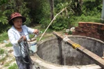 Gặp hộ dân sống cùng... người chết: "Cứ ra khỏi nghĩa địa là mừng"