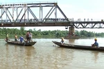 Bị "cát tặc" tấn công, 5 cán bộ thương vong