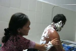 Vợ chồng bác ruột bị cháu gái… châm lửa đốt