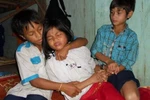 Hàng chục thầy trò lên cơn sốt và co giật 