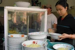 Sắp "khai tử" quán ăn vỉa hè
