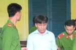 Không xin được 2 triệu mua xe máy, ôm con trai 7 tuổi tự thiêu 