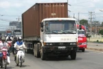 Choáng với mức phí "khủng", xe tải bỏ cao tốc TPHCM - Trung Lương 