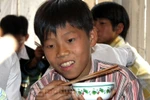 Lên Suối Giàng ăn cơm với HS nghèo: Cơm cứng như đá!