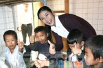 "Bữa cơm có thịt" đã đến với các em nhỏ Suối Giàng