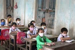 Ngôi trường có một không hai: Đeo khẩu trang nghe giảng bài