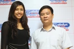 Hoa hậu biển Việt Nam 2010 gửi quà tới HS Suối Giàng