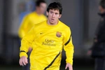 Messi, Fabregas... thăm trẻ em mồ côi sau sóng thần Nhật Bản