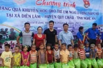 Độc giả Báo GDVN trao 166 suất quà cho học sinh nghèo miền núi Nghệ An