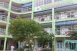 Giận mẹ, trường đuổi học con: Giáo dục bằng tâm hay tiền?