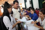 Nữ sinh viên bị bố bỏ rơi không có tiền đi học đã nhập trường