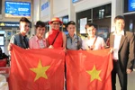 Fan đợi từ sáng sớm tiễn Trương Thị May sang Nga thi Hoa hậu Hoàn vũ