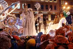 Ảnh: Không khí rộn ràng đêm Noel trên thế giới