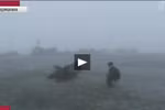 Video: Cảnh gió mạnh xô ngã người tại Đức