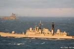 Tàu sân bay Nga bị tố "xả rác" xuống biển Scotland 