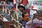 Nông dân Thái Lan lái 800 máy kéo bao vây sân bay