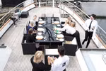 Phục vụ trên du thuyền của giới siêu giàu, lương đến 6.000 USD/tuần