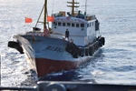 Trung Quốc dùng tàu cá trá hình "cắt mũi" USS Lassen?