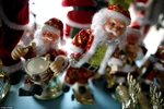 Ảnh: Bên trong công xưởng sản xuất đồ trang trí Noel lớn nhất thế giới