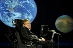 Stephen Hawking: "Nhân loại có 1000 năm để thoát khỏi Trái Đất"