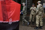 Chính phủ Kiev đang hoảng loạn trong cuộc đối đầu với Right Sector