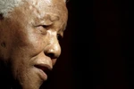 Cựu Tổng thống Nam Phi Nelson Mandela qua đời