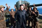 Kim Jong-un thị sát tập trận, biến đảo thành pháo đài kiên cố