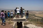 Khách du lịch Israel đổ xô tới biên giới quan sát xung đột tại Syria