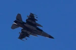 12 chiến đấu cơ Israel bất ngờ không kích Syria