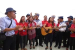 Vượt qua gian khó, chiến sĩ trẻ "trổ tài" trồng rau, nuôi lợn tại Trường Sa