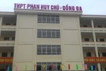 Học sinh bị buộc ra khỏi lớp, đi lau lá cây vì tóc không phải... màu đen