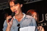 Hát bài phổ thơ Xuân Quỳnh, Ngọc Anh bẽn lẽn